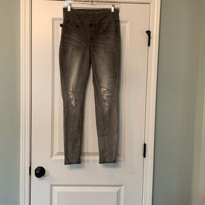 Rock & Republic Gray Distressed Women’s skinny Jeans